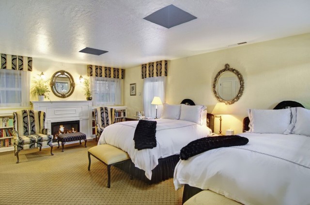 Babbling Brook Inn BEST RATES at our Santa Cruz Boutique Hotel